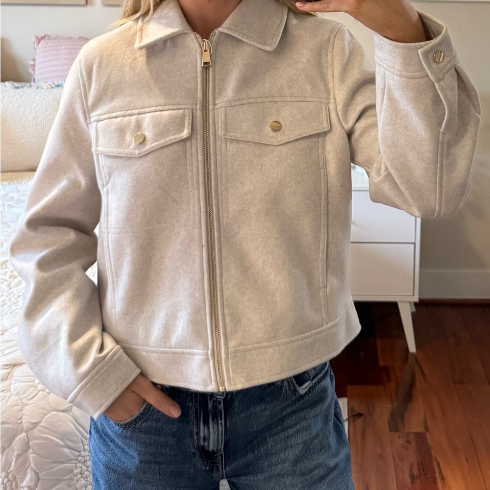 Women's Cream Zip-Front Jacket with Pocket Flap Details